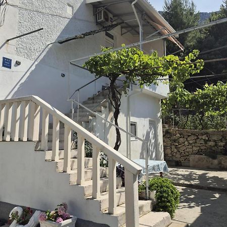 Lovely Apartment Оміш Екстер'єр фото