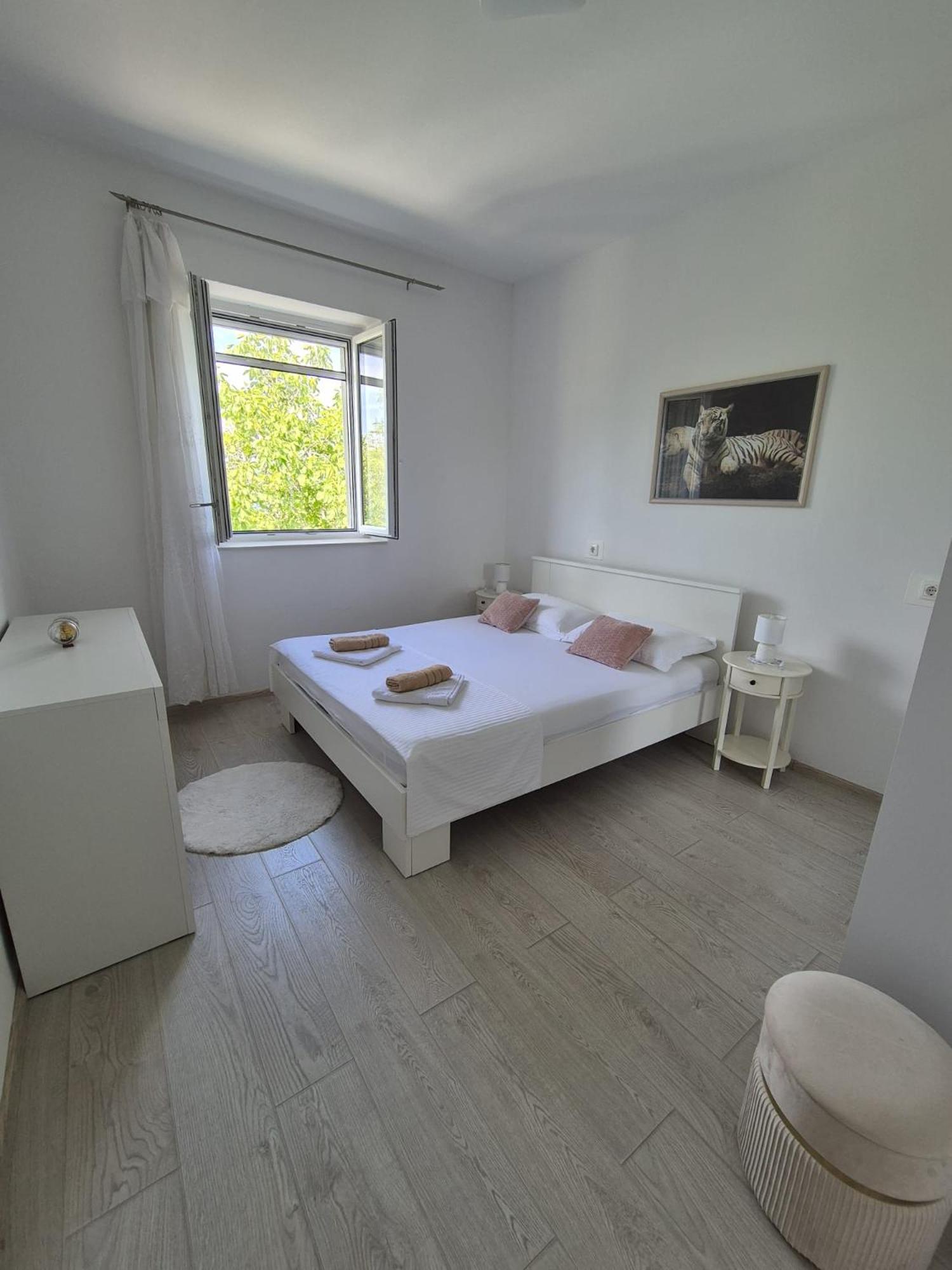 Lovely Apartment Оміш Екстер'єр фото